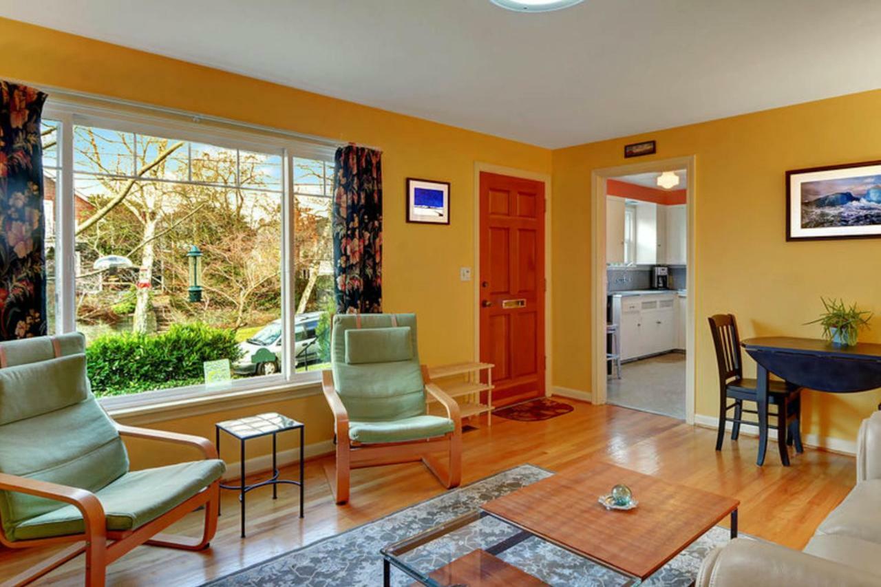Husky Hideaway - 2 Bed 1 Bath Vacation In Seattle