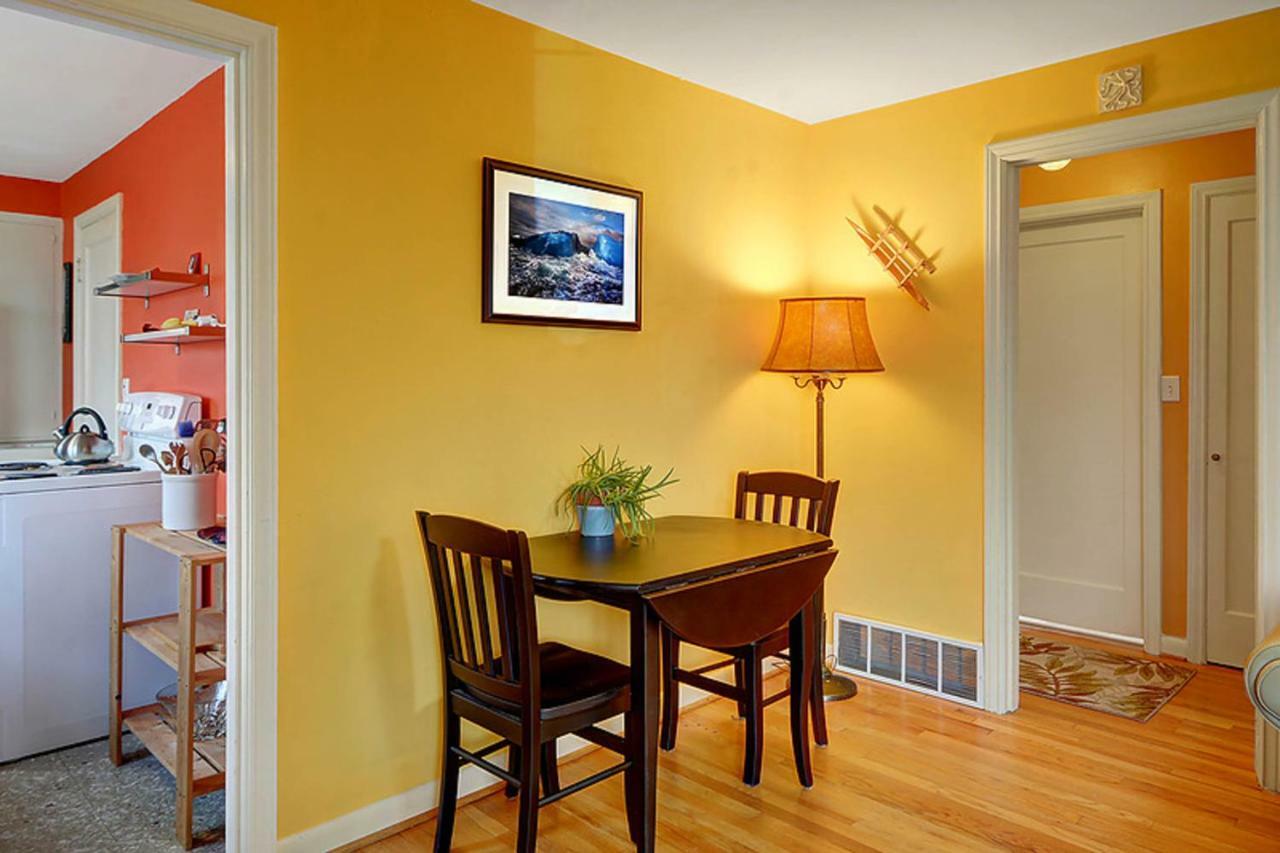 Husky Hideaway - 2 Bed 1 Bath Vacation In Seattle